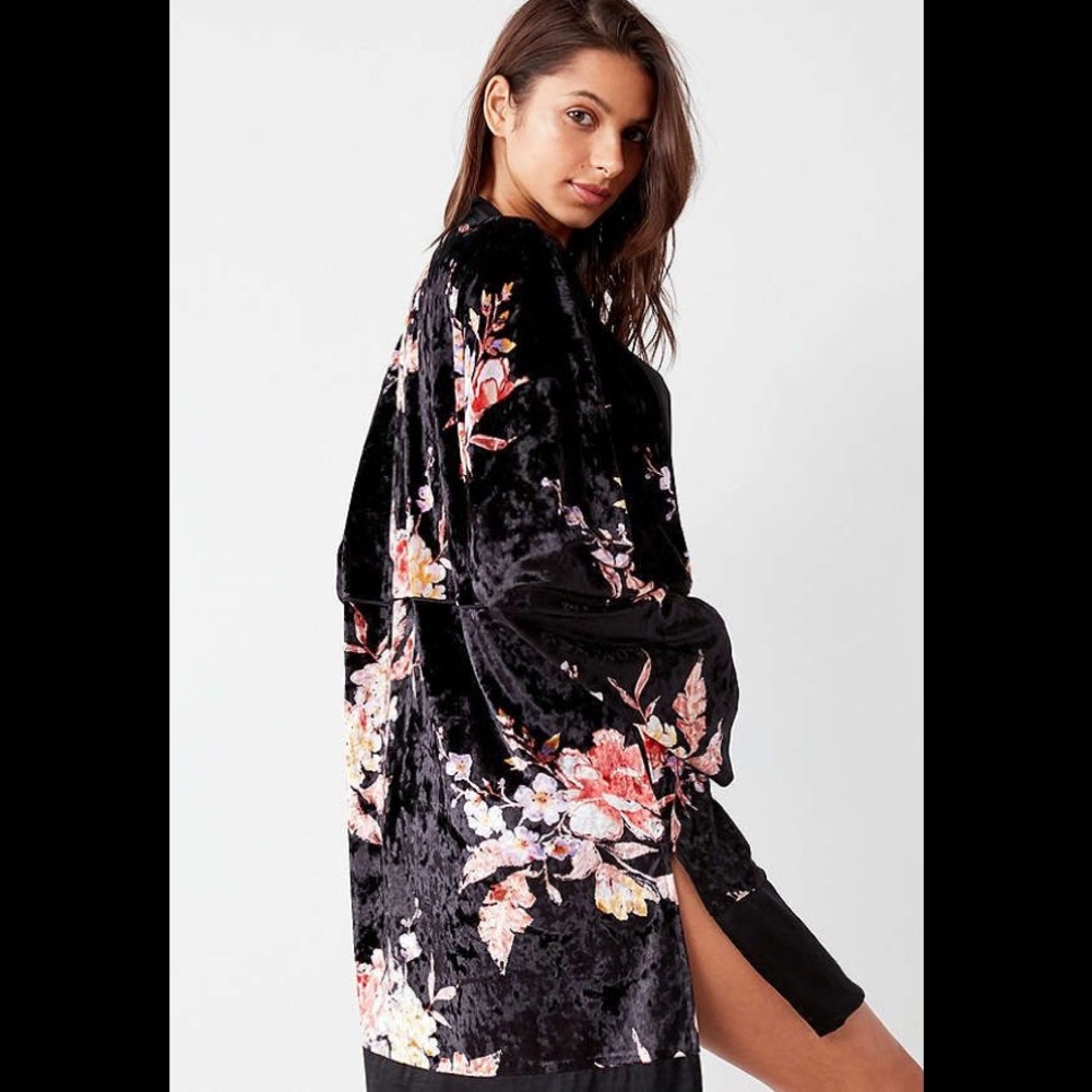 Floral velvet kimono robe